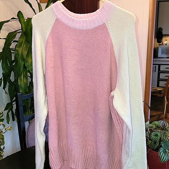 Sweater - Picture 1 of 2